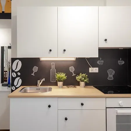 Hangulatos, Modern Apartman A Part Koezeleben Apartmán